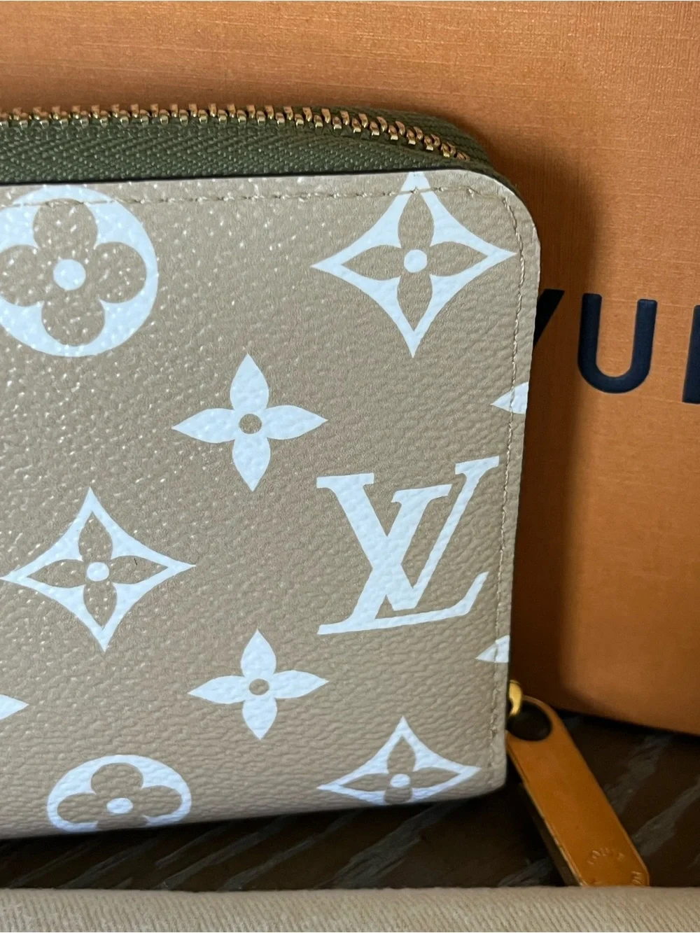 Louis Vuitton Monogram Giant Zippy Wallet